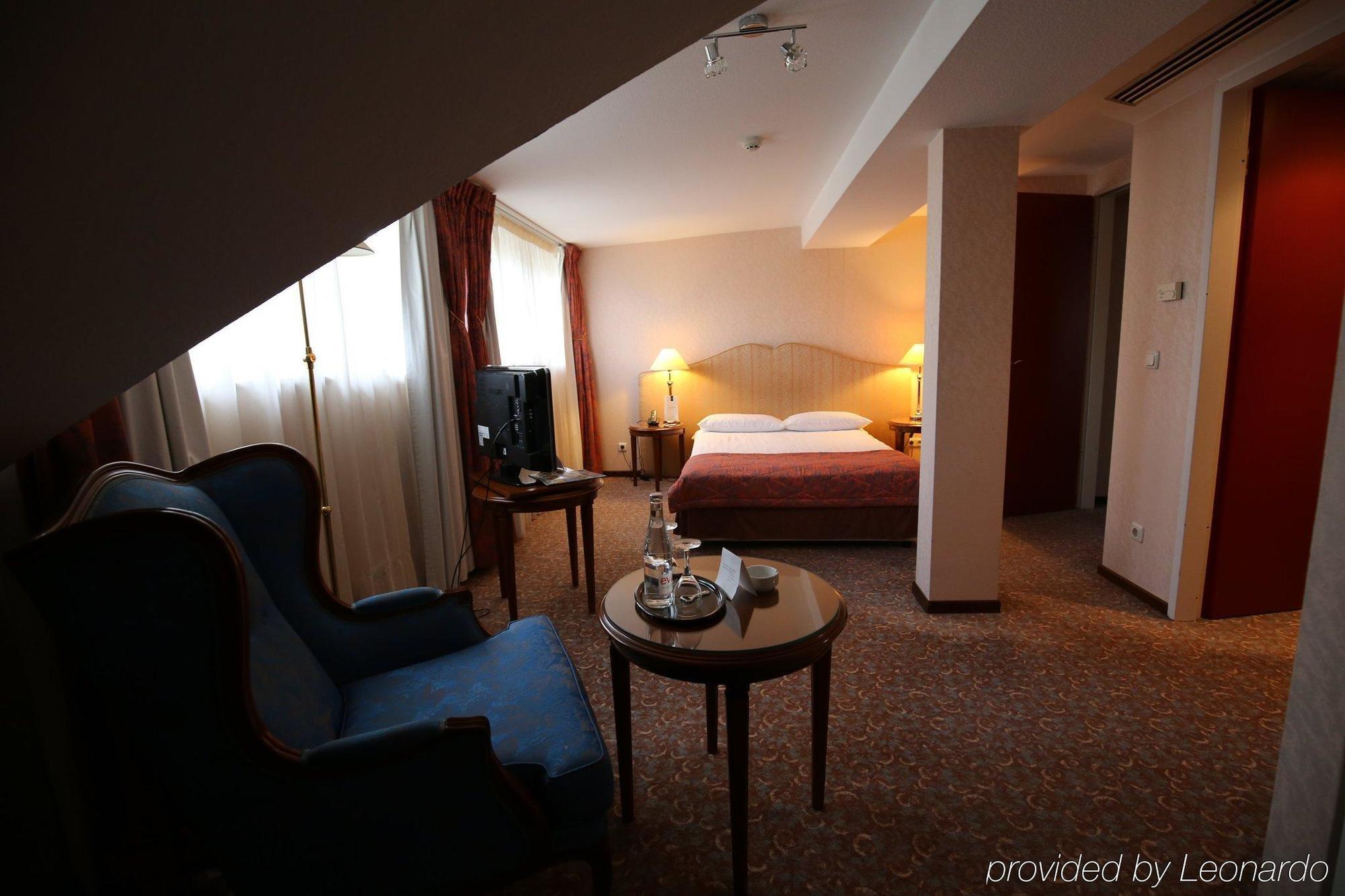 Hotel Savigny Frankfurt City Франкфурт-на-Майне Экстерьер фото