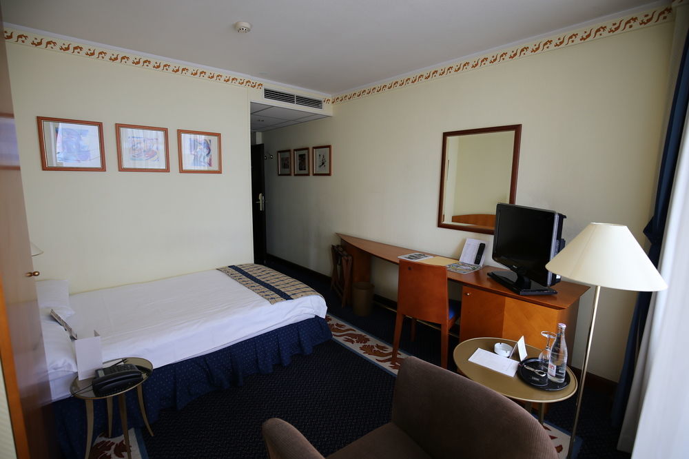 Hotel Savigny Frankfurt City Франкфурт-на-Майне Экстерьер фото